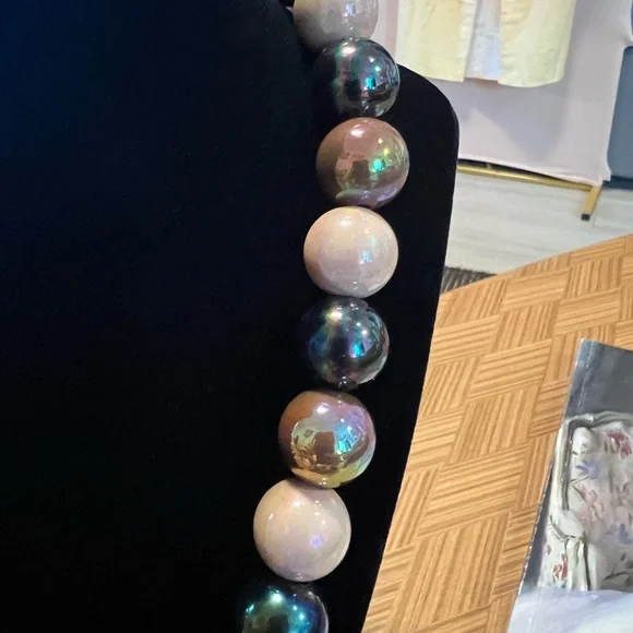 Cream and Gold Beaded Necklace with Intricate Designs (Handmade) - Picture 4 of 6